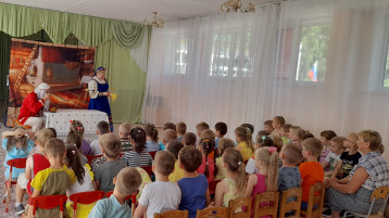 К нам сегодня в детский сад приезжал театр! К нам сегодня в детский сад приезжал театр!.